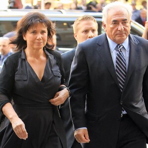 Dominique Strauss-Kahn et sa femme Anne Sinclair arrivent à la cour pénale de New York le 23 août 2011.