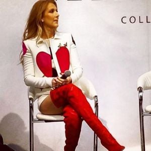 Law Roach, le nouveau styliste de Céline Dion, a partagé une photo de la chanteuse présentant sa collection pour Bugatti à Las Vegas le 21 février 2017.