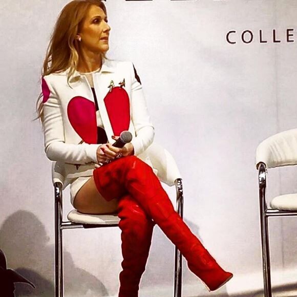 Law Roach, le nouveau styliste de Céline Dion, a partagé une photo de la chanteuse présentant sa collection pour Bugatti à Las Vegas le 21 février 2017.