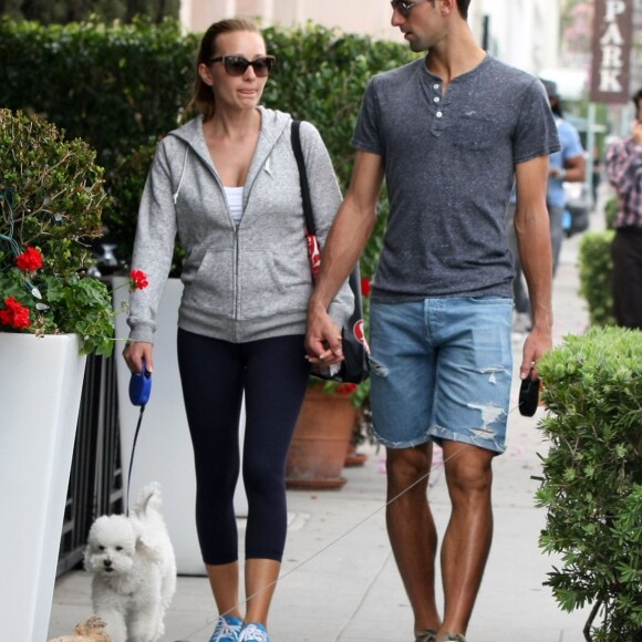 Exclusif - Novak Djokovic et sa femme Jelena Ristic promènent leurs chiens à West Hollywood, le 10 mars 2015.