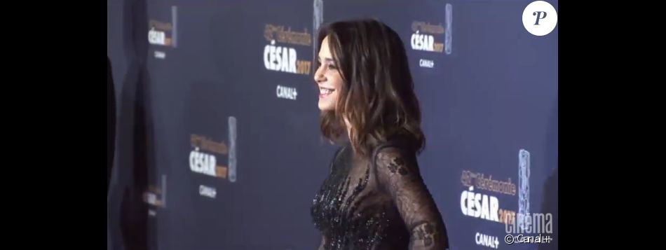 Alice Belaidi sur le tapis rouge des César du Cinéma 2017