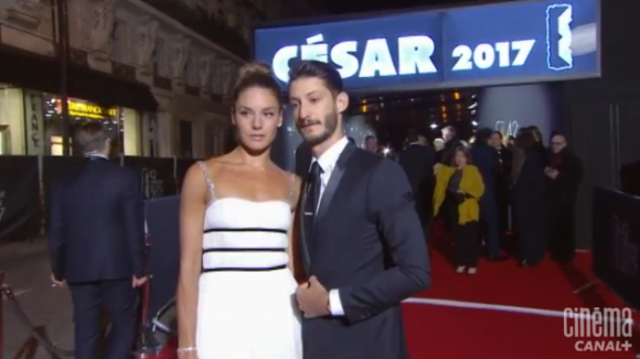 Pierre Niney et Natasha Andrews sur le tapis rouge des César du Cinéma 2017