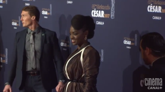 Aissa Maiga sur le tapis rouge des César du Cinéma 2017
