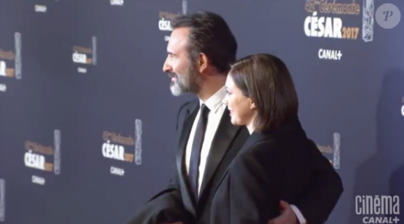 Jean Dujardin et Nathalie Péchalat arrivant à la cérémonie des César le 24 février 2017 à Paris