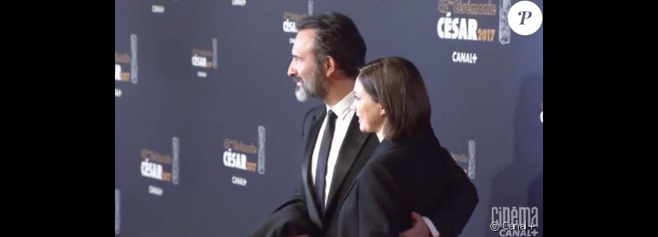 Jean Dujardin et Nathalie Péchalat arrivant à la cérémonie des César le 24 février 2017 à Paris