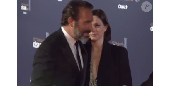 Jean Dujardin et Nathalie Péchalat arrivant à la cérémonie des César le 24 février 2017 à Paris