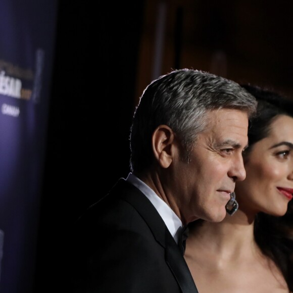 George Clooney (montre Omega) et sa femme Amal Alamuddin-Clooney (robe Atelier Versace)  - Photocall de la 42ème cérémonie des Cesar à la salle Pleyel à Paris, le 24 février 2017. © Dominique Jacovides - Olivier Borde / Bestimage