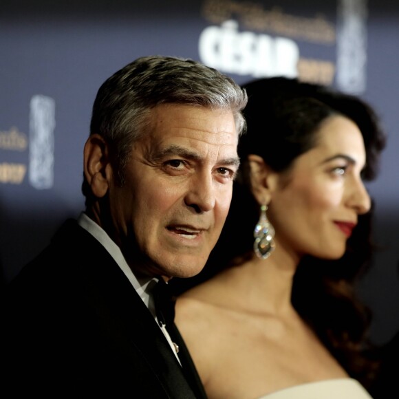 George Clooney (montre Omega) et sa femme Amal Alamuddin-Clooney (enceinte) - Photocall de la 42e cérémonie des Cesar à la salle Pleyel à Paris, le 24 février 2017. © Dominique Jacovides - Olivier Borde / Bestimage People