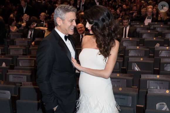 George Clooney (montre Omega) et sa femme Amal (enceinte) très complice lors de la 42e cérémonie des César à la salle Pleyel à Paris le 24 février 2017. © Olivier Borde / Dominique Jacovides / Bestimage