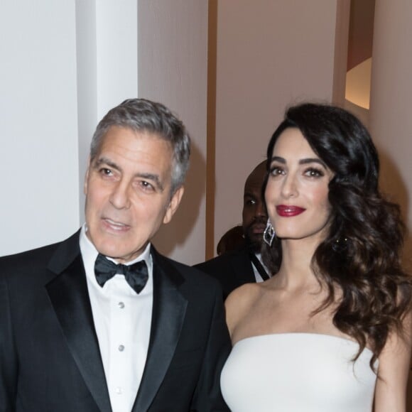 George Clooney (montre Omega) et sa femme Amal Alamuddin clooney (enceinte) très complice lors de la 42ème cérémonie des César à la salle Pleyel à Paris le 24 février 2017. © Olivier Borde / Dominique Jacovides / Bestimage
