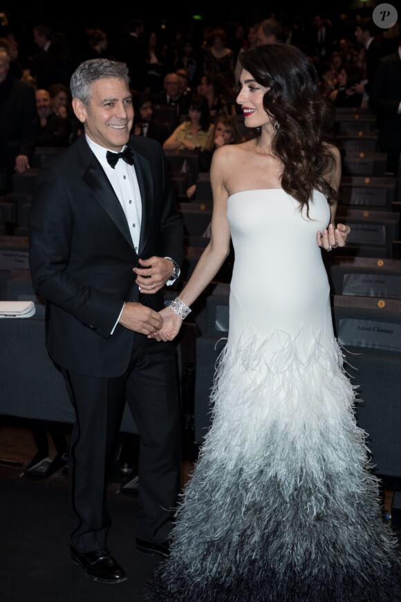 George Clooney (montre Omega) et sa femme Amal Alamuddin clooney (robe Atelier Versace)  très complice lors de la 42e cérémonie des César à la salle Pleyel à Paris le 24 février 2017. © Olivier Borde / Dominique Jacovides / Bestimage
