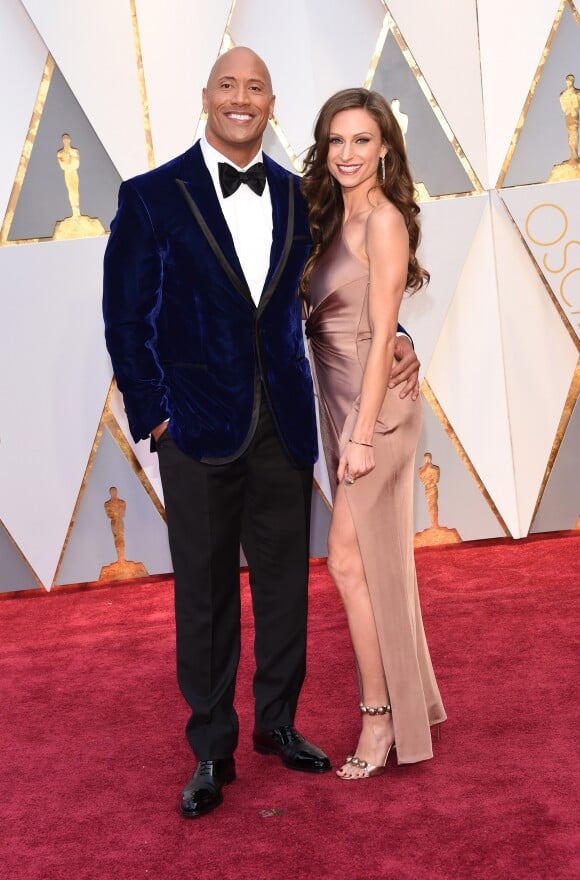 Dwayne "The Rock" Johnson et sa compagne Lauren Hashian - Les célébrités arrivent à la 89ème cérémonie des Oscars au Hollywood & Highland Center à Hollywood, le 26 février 2017. © Lisa O'Connor/Zuma Press/Bestimage