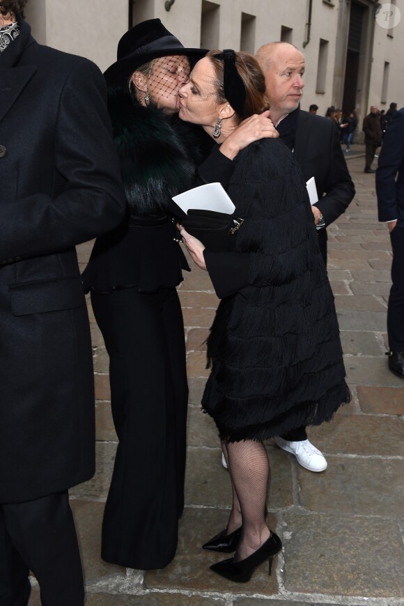 Kate Moss et Stella McCartney - Cérémonie religieuse à Milan en l'honneur de Franca Sozzani, rédactrice en chef de Vogue Italie décédée le 22 décembre 2016. Milan, le 27 février 2017.