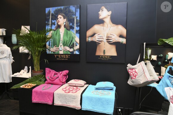 Exclusif - Illustration - Yohanna Allouche, déjà créatrice de la célèbre marque de bijoux "Y Eyes", a présenté hier dans son showroom au coeur du Triangle d'or parisen (58 rue Pierre Charron – Paris VII), sa nouvelle marque de linge de maison comprenant une ligne de linge de lit, une ligne de linge de bain, une ligne d'art de la table et enfin une ligne de linge de plage. © Pierre Perusseau/Bestimage
