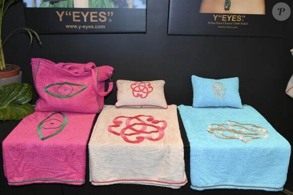 Exclusif - Illustration - Yohanna Allouche, déjà créatrice de la célèbre marque de bijoux "Y Eyes", a présenté hier dans son showroom au coeur du Triangle d'or parisen (58 rue Pierre Charron – Paris VII), sa nouvelle marque de linge de maison comprenant une ligne de linge de lit, une ligne de linge de bain, une ligne d'art de la table et enfin une ligne de linge de plage. © Pierre Perusseau/Bestimage