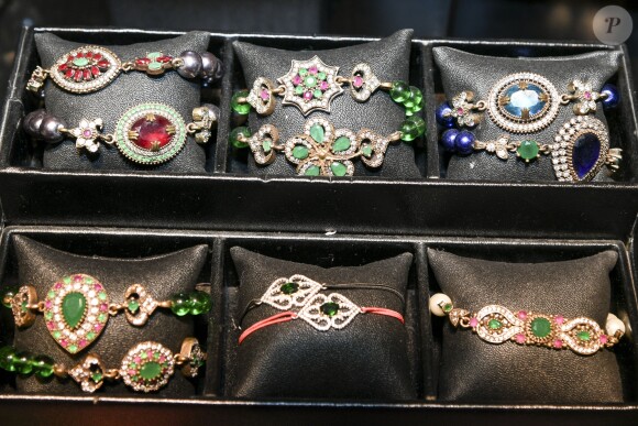 Exclusif - Illustration - Yohanna Allouche, déjà créatrice de la célèbre marque de bijoux "Y Eyes", a présenté hier dans son showroom au coeur du Triangle d'or parisen (58 rue Pierre Charron – Paris VII), sa nouvelle marque de linge de maison comprenant une ligne de linge de lit, une ligne de linge de bain, une ligne d'art de la table et enfin une ligne de linge de plage. © Pierre Perusseau/Bestimage