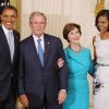 Michelle Obama, Barack Obama, George W. Bush et Laura Bush à la Maison Blanche à Washington, le 31 mai 2012