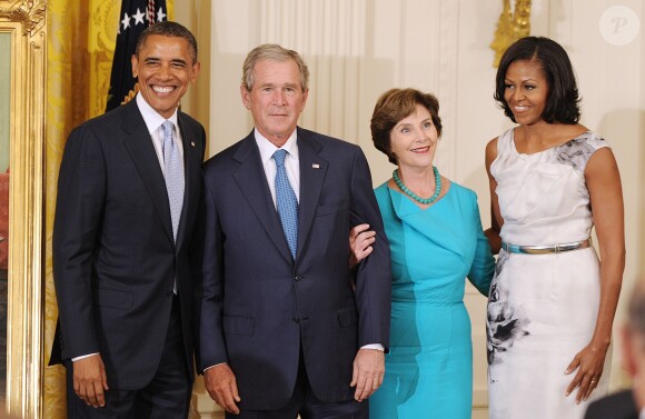 Michelle Obama, Barack Obama, George W. Bush et Laura Bush à la Maison Blanche à Washington, le 31 mai 2012