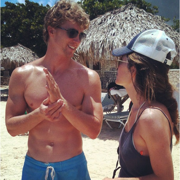 Amelia Heinle a publié une photo d'elle avec son mari Thad Luckinbill sur Instagram le 29 septembre 2014