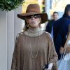 Exclusif - Jane Fonda promène son chien à Beverly Hills. Los Angeles, le 29 décembre 2016.