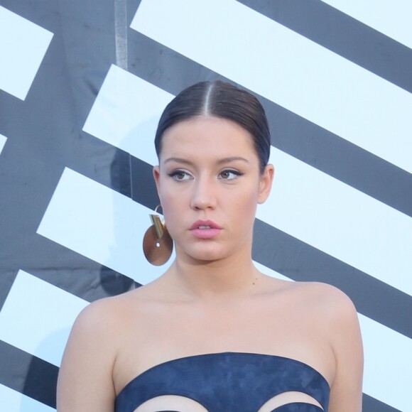 Adèle Exarchopoulos au défilé de mode prêt-à-porter printemps-été 2017 "Louis Vuitton" place Vendôme à Paris. Le 5 octobre 2016 © CVS-Veeren / Bestimage