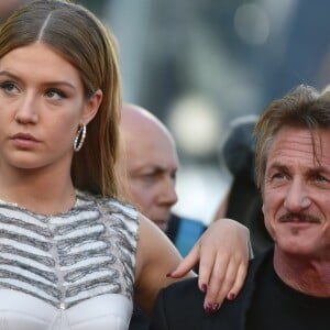 Adèle Exarchopoulos et Sean Penn à la Montée des marches du film "The Last Face" lors du 69ème Festival International du Film de Cannes. Le 20 mai 2016. © Giancarlo Gorassini/Bestimage