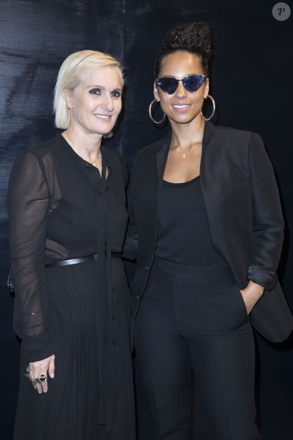Maria Grazia Chiuri et Alicia Keys au backstage du défilé de mode prêt-à-porter Automne-Hiver 2017-2018 "Christian Dior" à Paris le 3 mars 2017. © Olivier Borde / Bestimage