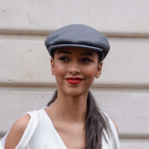 Flora Coquerel - Défilé de mode prêt-à-porter automne-hiver 2017/2018 "Giambattsita Valli" à Paris. Le 6 mars 2017.