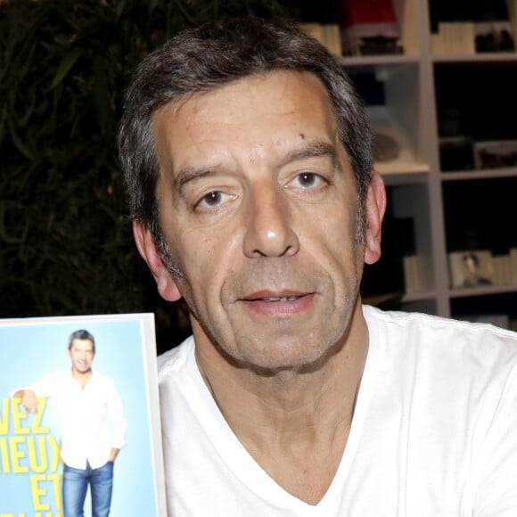 Michel Cymes - Le "33ème Salon du Livre" au parc des expositions de la porte de Versailles à Paris. © Cédric Perrin/Bestimage