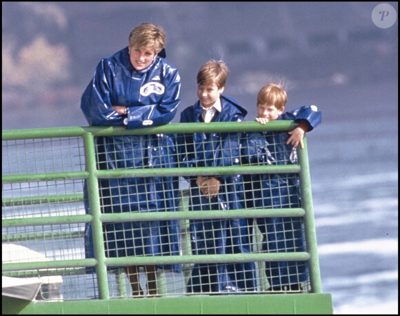 La princesse Diana avec le prince William et le prince Harry aux chutes du Niagara en octobre 1991