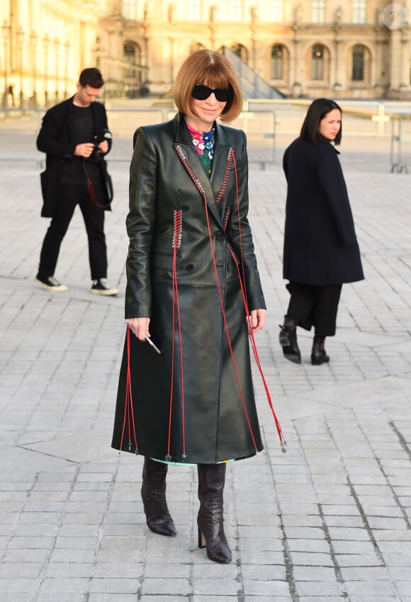 Anna Wintour au défilé de mode "Louis Vuitton", collection prêt-à-porter Automne-Hiver 2017-2018 à Paris,Musée du Louvre le 7 Mars 2017.