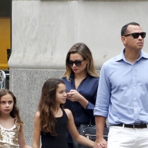 Exclusif - La star du Baseball Alex Rodriguez se promène avec ses enfants Natasha et Cynthia accompagnés d'une jolie inconnue à New York le 6 juillet 2015.