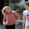 Exclusif - Brooklyn Beckham et sa petite amie Chloë Grace Moretz se promène main dans la main à la sortie d'une pharmacie à Beverly Hills. Les amoureux portent les mêmes chaussures! Le 19 mai 2016