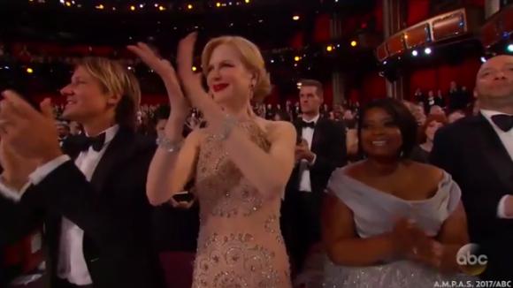 Nicole Kidman explique enfin ses étranges applaudissements aux Oscars