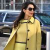 Amal Clooney (enceinte) quitte son hôtel de New York pour se rendre aux Nations Unies le 9 mars 2017.