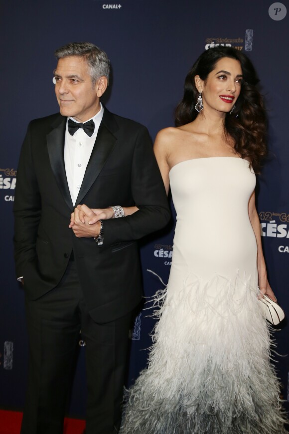 George Clooney (montre Omega) et sa femme Amal Clooney (enceinte) arrivant à la 42ème cérémonie des César à la Salle Pleyel à Paris le 24 février 2017. © Olivier Borde / Dominique Jacovides / Bestimage
