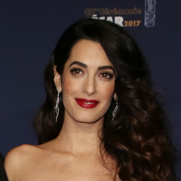 Amal Clooney (enceinte) arrivant à la 42ème cérémonie des César à la Salle Pleyel à Paris le 24 février 2017. © Olivier Borde / Dominique Jacovides / Bestimage