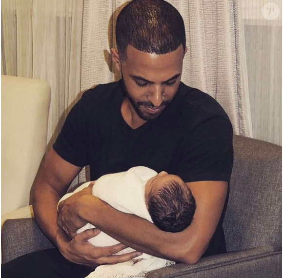 Marvin Humes présente sa fille Valentina sur les réseaux sociaux - Photo publiée sur Instagram le 12 mars 2017