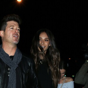 Robin Thicke fête son 40ème anniversaire avec sa compagne April Love Geary au restaurant Catch de Los Angeles le 10 mars 2017.