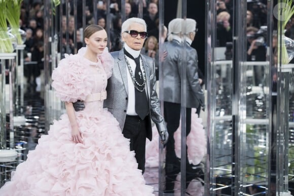 Lily-Rose Depp et Karl Lagerfeld au défilé de mode Haute-Couture printemps-été 2017 "Chanel" au Grand Palais à Paris le 24 janvier 2017. © Olivier Borde / Bestimage