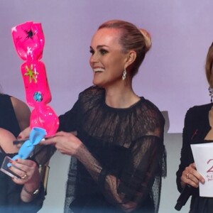 Laeticia Hallyday a été récompensée par Clarins lors d'une soirée de remise de prix, le 14 mars 2017 à Paris.