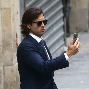Exclusif - Gwyneth Paltrow et son compagnon Brad Falchuk quittent l'hôtel "La Reserve" à Paris pendant la fashion week le 26 janvier 2016.