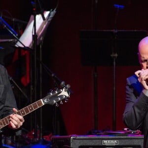 Bruce Willis joue de harmonica au Love Rocks NYC! A Change is Gonna Come: Celebrating Songs of Peace, Love and Hope à New York le 9 mars 2017.