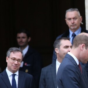 Anne Llewellyn et son mari Lord Edward Llewellyn, ambassadeur de Grande-Bretagne en France - Le prince William, duc de Cambridge et Catherine Kate Middleton, duchesse de Cambridge visitent les Invalides à Paris le 18 mars 2017. La duchesse de Cambridge a rendu hommage à la France en choisissant un manteau, un sac et une ceinture Chanel.