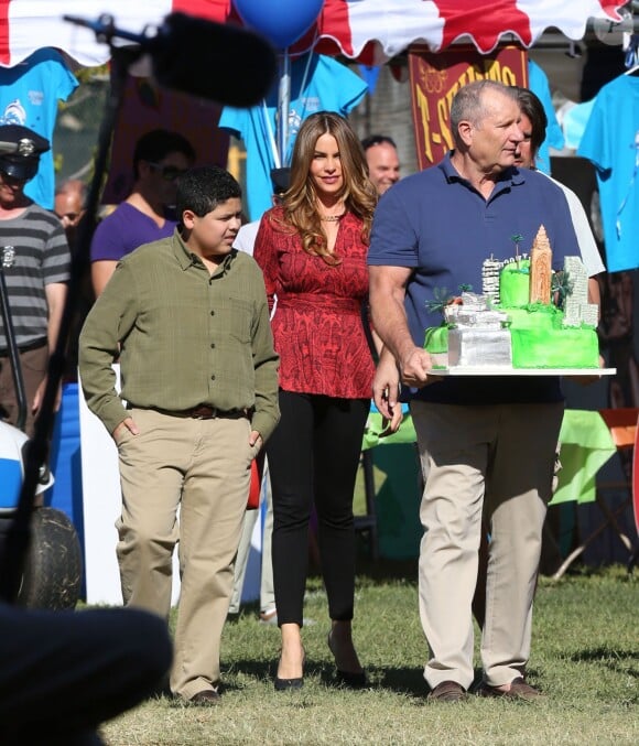 Sofia Vergara et Ed O'Neill sur le tournage de la serie "Modern Family" a Culver City, le 16 octobre 2013.