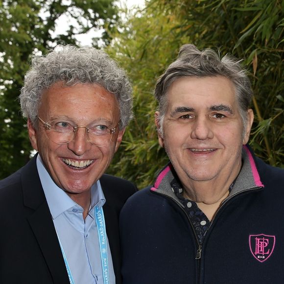 Nelson Monfort et Pierre Ménès au village lors du Tournoi de Roland-Garros à Paris, le 28 mai 2016. © Dominique Jacovides/Bestimage