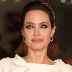 Angelina Jolie - Avant-première du film "Unbroken" à Londres, le 25 novembre 2014.