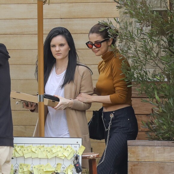 Selena Gomez va déjeuner à Soho House, Malibu. le 22 mars 2017