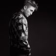 Robert Pattinson figure sur la nouvelle campagne publicitaire de Dior Homme, pour la saison automne 2017. Photo par Karl Lagerfeld.