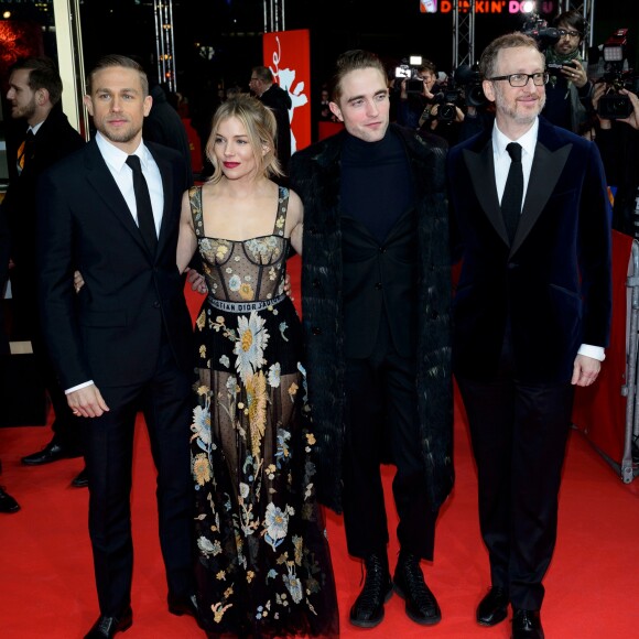 Charlie Hunnam, Sienna Miller, Robert Pattinson et James Gray à la projection de 'The Lost City' au 67ème Festival international du Film de Berlin, le 14 février 2017.